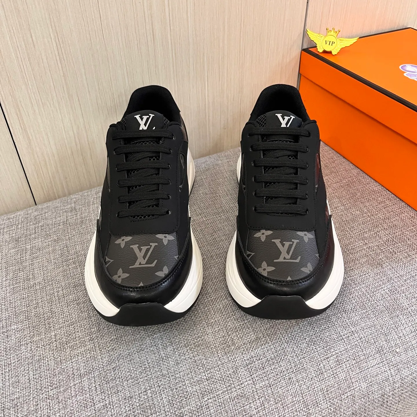 🚘🚘Factory batch 460 men's shoes💰[LV]🔥 Louis Vuitton, high-end men's shoes brand, official website 1:1 latest masterpiece: the upper is made of Italian imported first-layer cowhide with a comfortable and breathable lining➕original non-slip and wear-resistant outsole🔥, making walking more convenient and comfortable! An exclusive new model, a stunning work, a beautiful 1:1 replica [color] compared to the official quality! Create a fashionable personality to set off your uniqueness! A must-have for trendy men! Classic 🔥Size: 38-44 Color: 🔥 2⃣️colors available🔥.